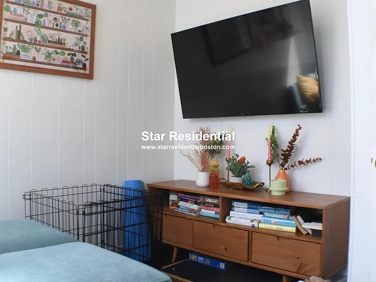 158 Salem St #7 — Photo 6