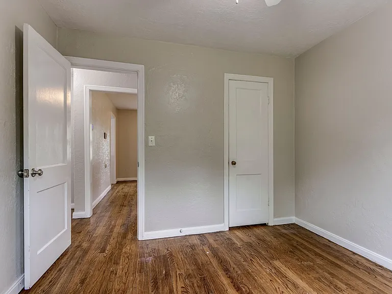 604 Iowa St — Photo 23