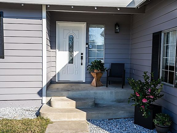 2nd image of 1528 Abbey Ct