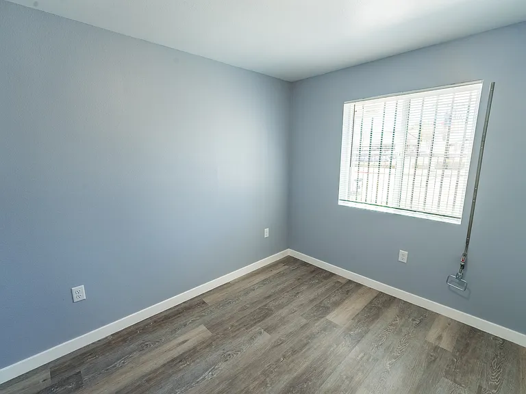 10374 Long Beach Blvd #H — Photo 14
