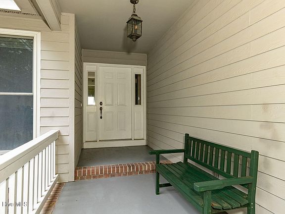 5th image of 270 Oakleaf Drive