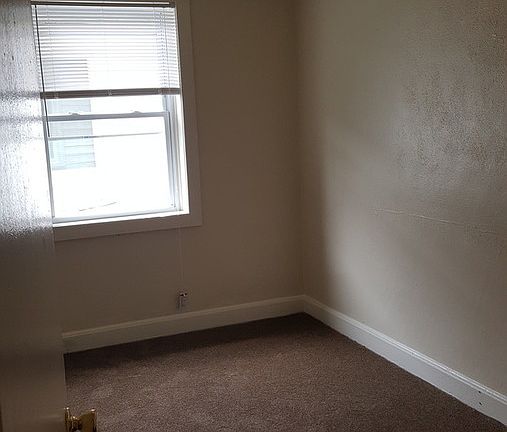 4th image of 915 Broad Ave #A