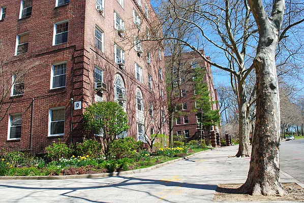 Sold by Landmarc Group | media 51