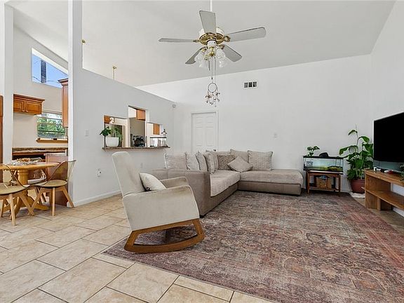 3rd image of 2208 Cambridge Dr