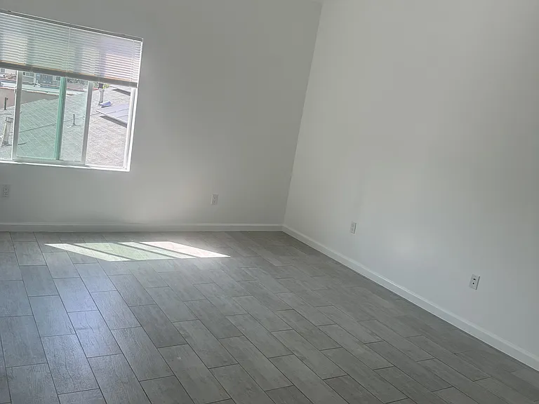 320 S Chevy Chase Dr #B — Photo 7