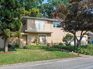 141 Glen Ridge Rd, Cranston, RI 02920