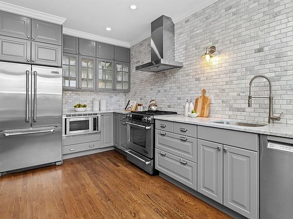 3rd image of 16 Lingard St #2