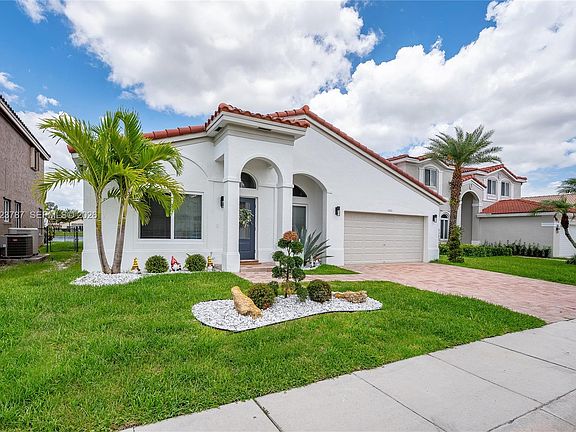 5th image of 1601 SW 106th Ter