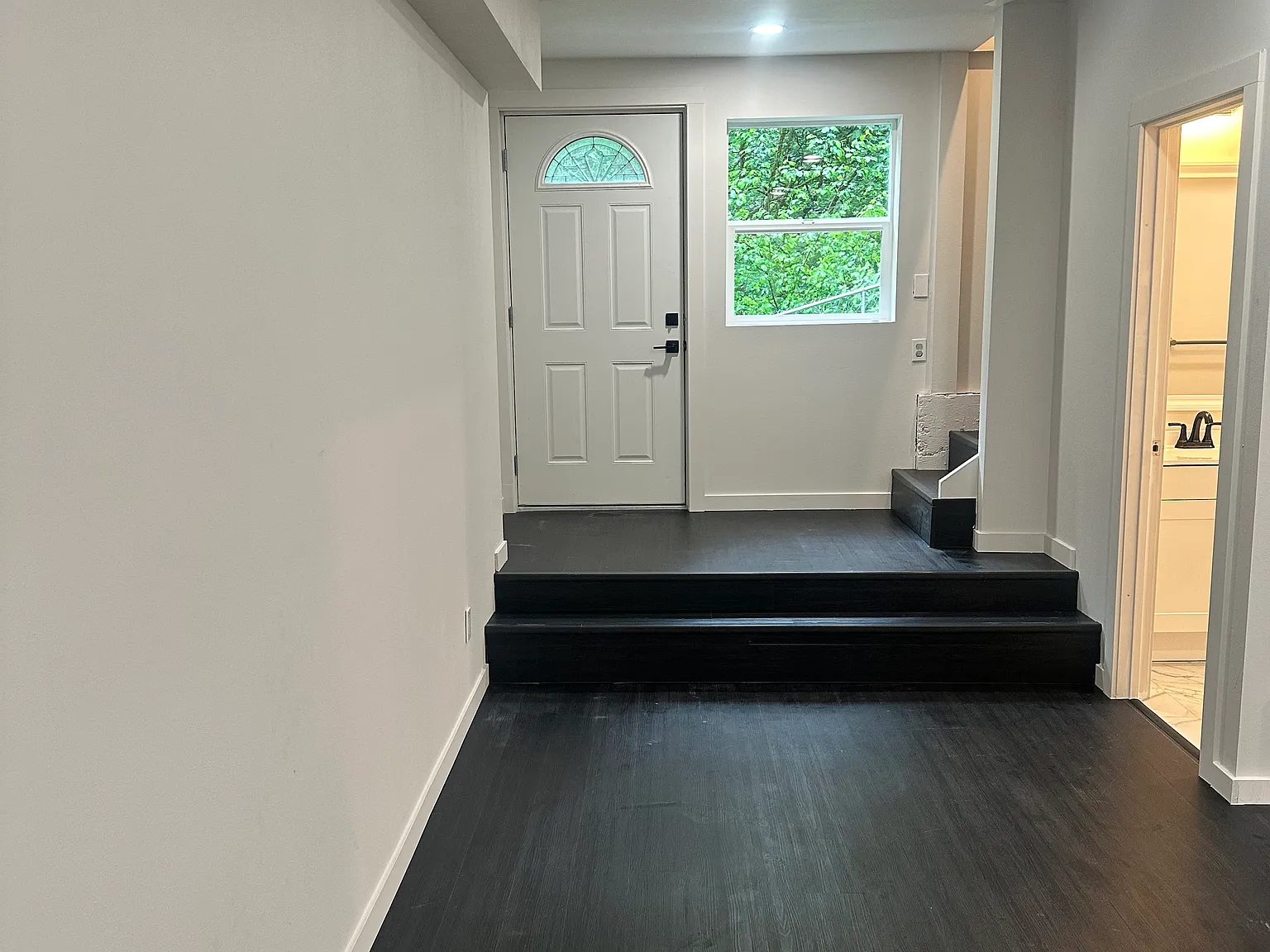 Studio, 300 sqft, $1,000 — Photo 3