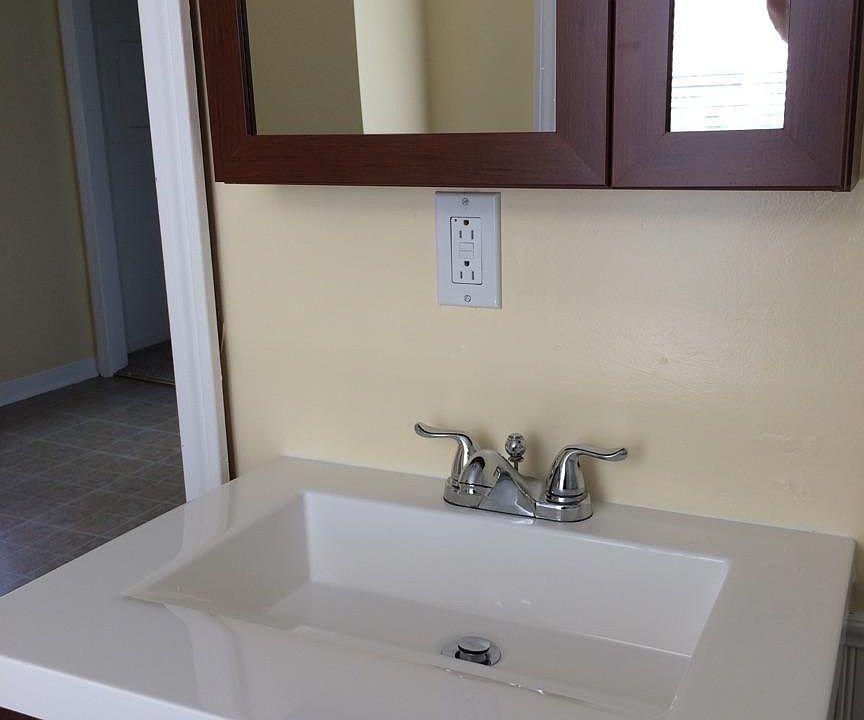 2nd image of 250 Old Webster Rd #3
