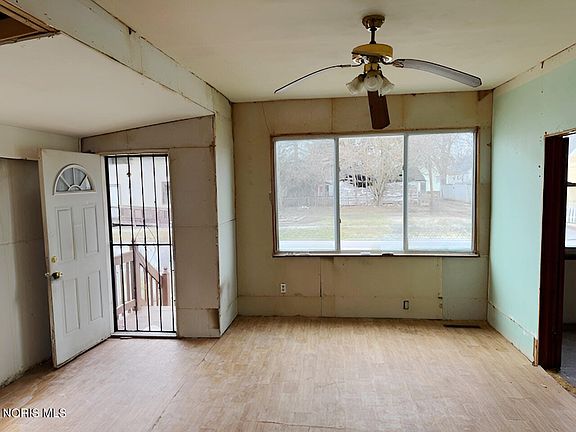4th image of 310 Bronson Ave