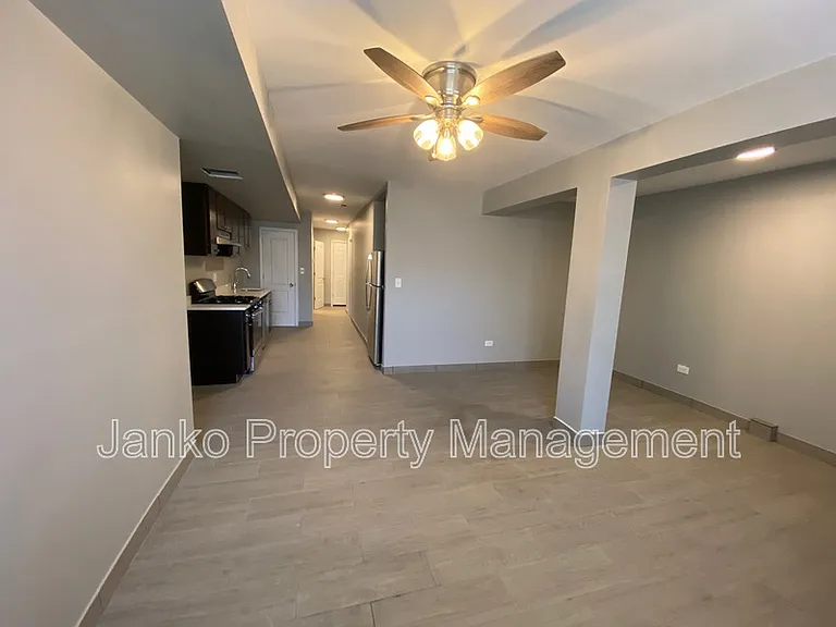 5700 S Wabash Ave — Photo 2