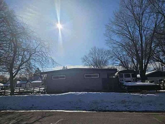3rd image of 225 S Grey Ave