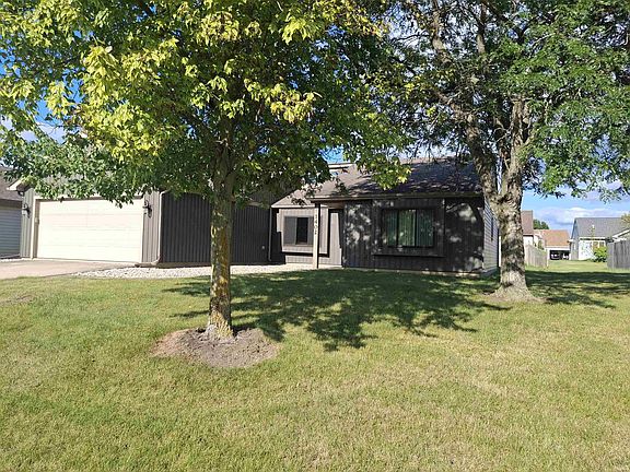 3rd image of 1402 Misty River Dr