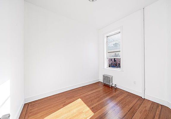 5th image of 187 Van Buren St APT 2