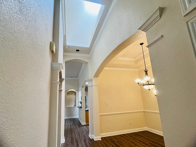 8101 Still Springs Dr — Photo 2