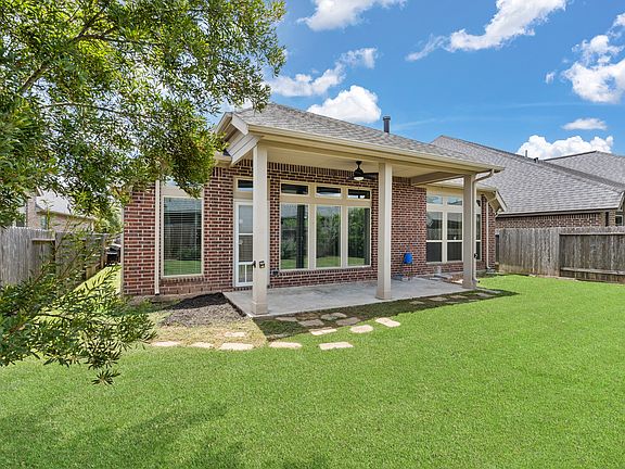2nd image of 2910 Naples Park Ln