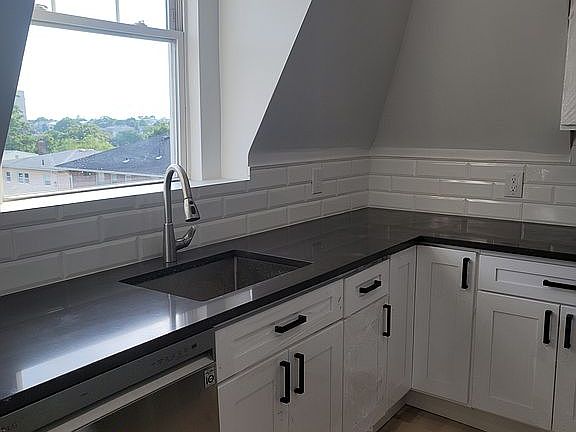 4th image of 2159 Linwood Ave #1