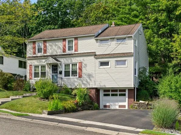 528 Torrance Ave, Vestal, NY 13850