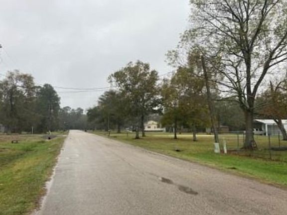 Exterior Neighborhood (street photo)