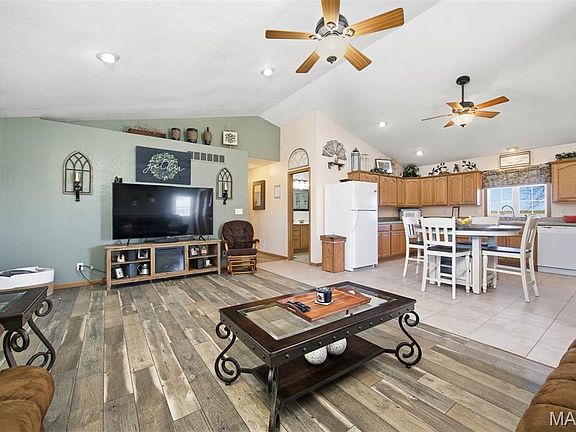 3rd image of 12003 Emerald Rd