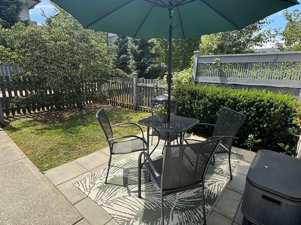 3 bedroom rental in Surrey — photo 3