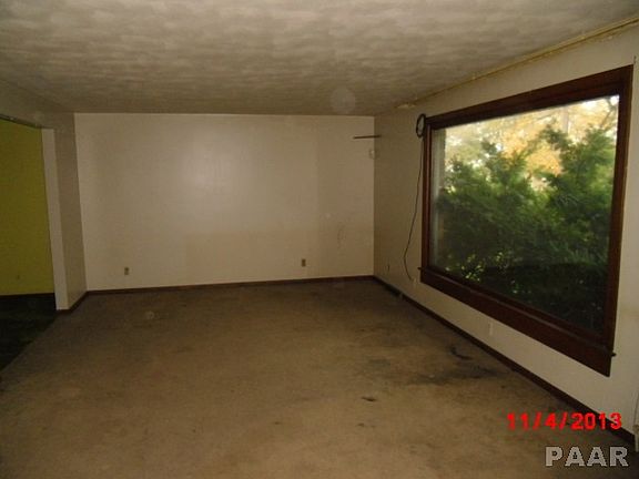 2nd image of 1120 W Merle Ln