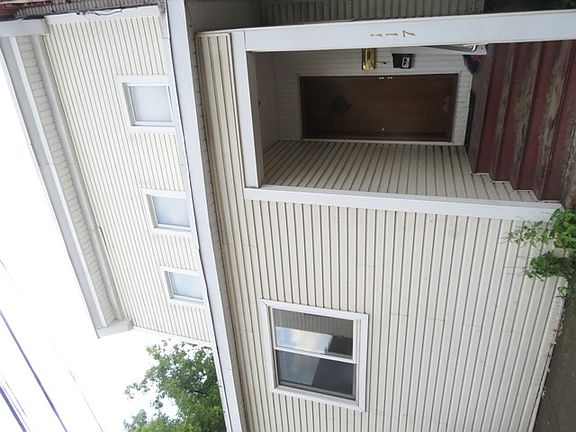 3rd image of 117 Lancaster St