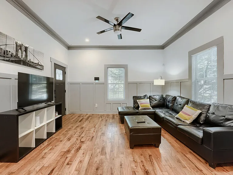 988 Coleman St SW — Photo 7