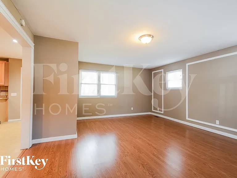 385 Humes Ln — Photo 2