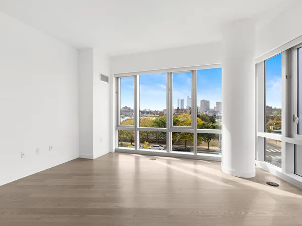 75 Park Lane South image 13 of 38