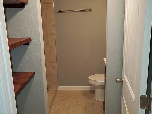 4th image of 1008 W Lawson St
