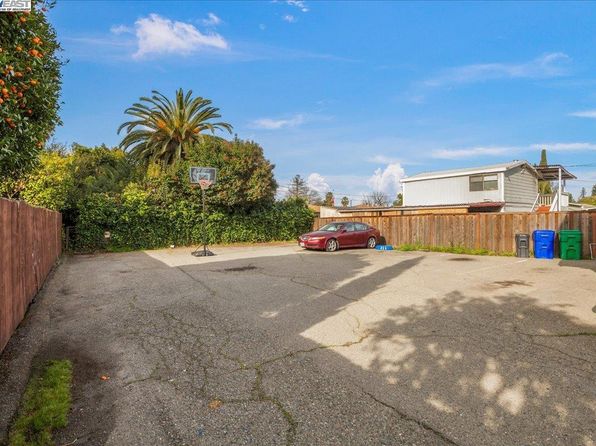 21381 Montgomery Ave, Hayward, CA 94541