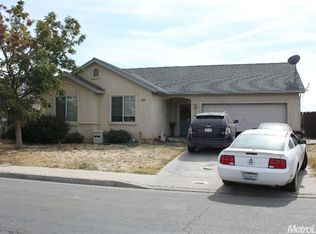 2083 McIntyre St, Dos Palos, CA 93620