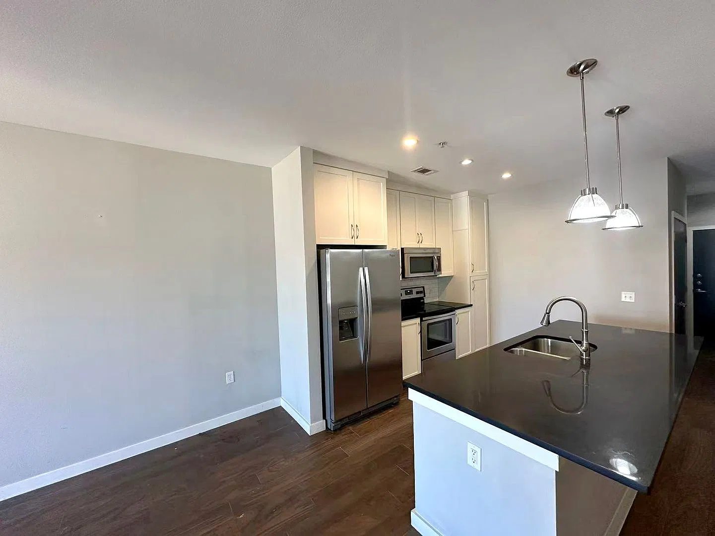 Modern 2-Bed, 2-Bath Apartment Near SMU! — Photo 3