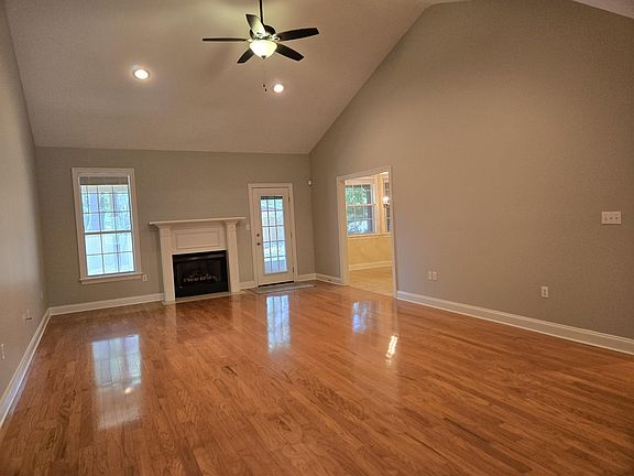 2nd image of 38 Waverly Cir