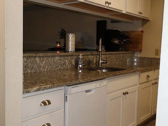 4th image of 611 Nassau Dr