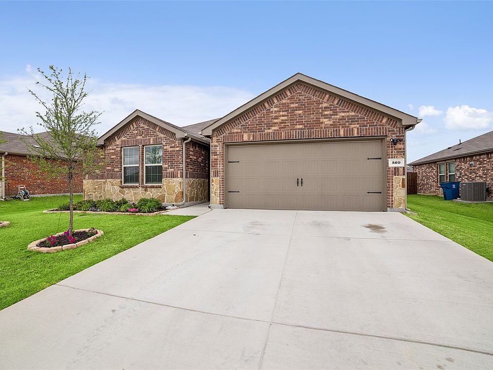 1st image of 509 Iris Banks Ln