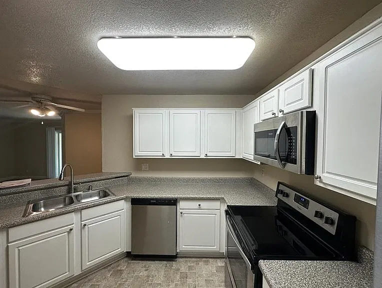 2 bed, 1037 sqft, $2,890 — Photo 4