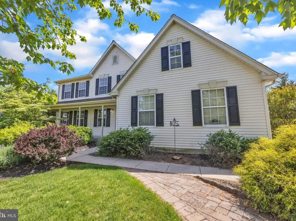 1267 Woodthrush Ct, Yardley, PA 19067