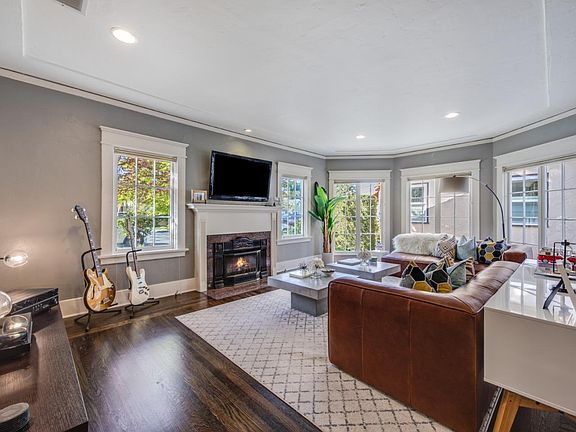 3rd image of 1580 Hanchett Ave