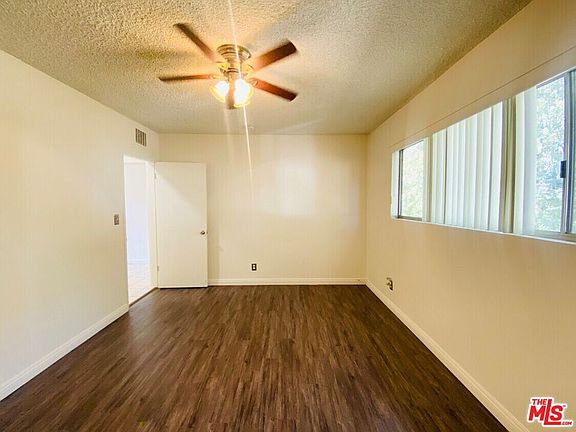 3rd image of 221 Thorne St #4