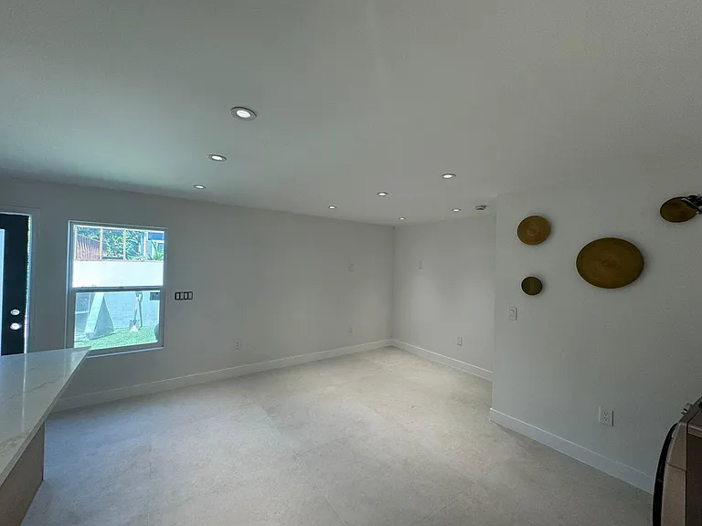 7306 Yarmouth Ave — Photo 7