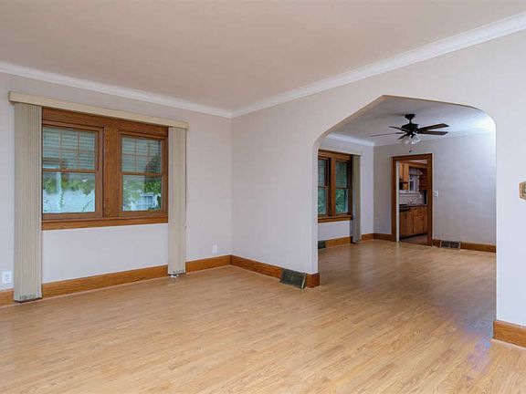 4th image of 325 Hollister Ave