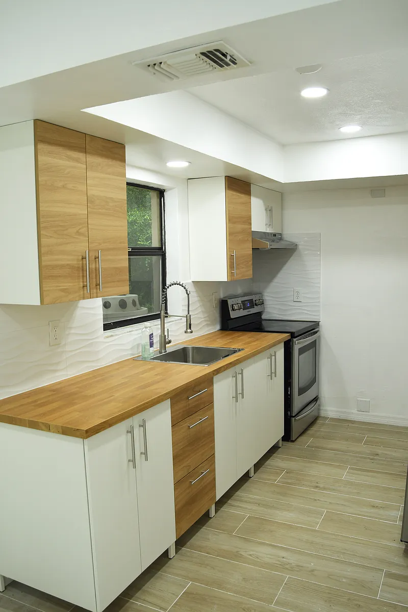 Building Photo - 215 Leroy Ave #B