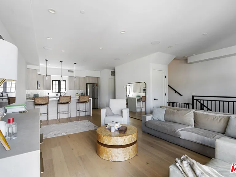 738 Parkman Ave — Photo 16