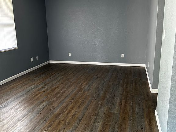 4th image of 713 Oak St APT 2