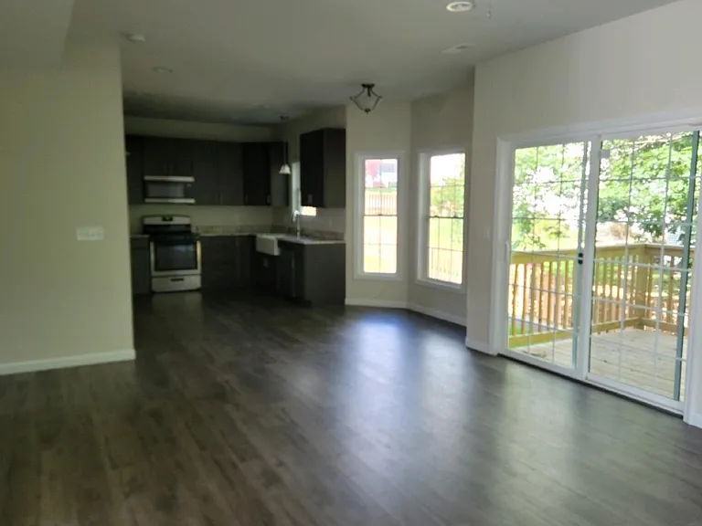 905 W Estate Dr — Photo 4