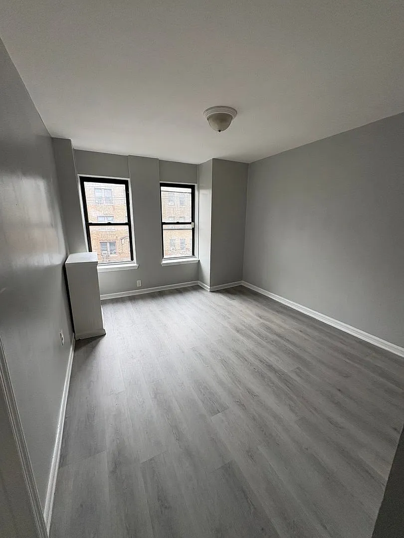 280 Hawthorne Avenue — Photo 3