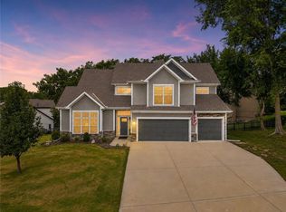 6388 NW Sioux Dr, Parkville, MO 64152